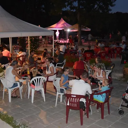 营地 Camping Les Etangs De Plessac 3*
