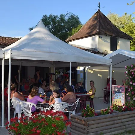 Camping Les Etangs De Plessac 营地 布朗托姆