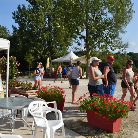 Camping Les Etangs De Plessac 3*