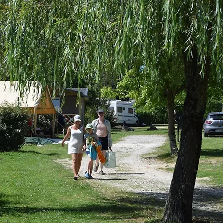 Camping Les Etangs De Plessac 营地 布朗托姆