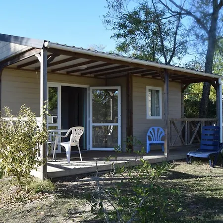 营地 Camping Les Etangs De Plessac 布朗托姆