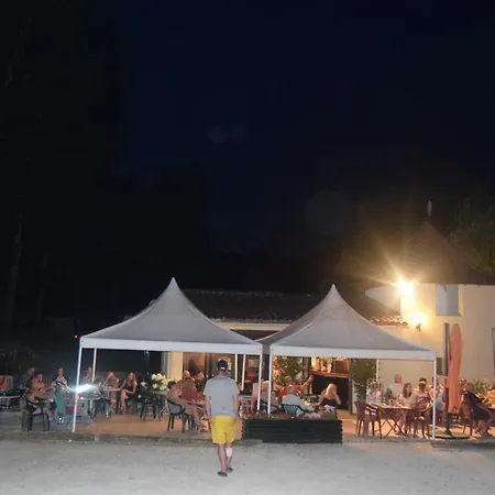 Camping Les Etangs De Plessac 营地