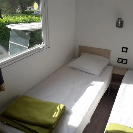 营地 Camping Les Etangs De Plessac 3*