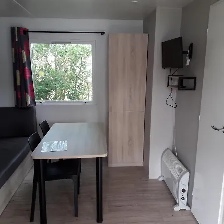 Camping Les Etangs De Plessac 3* 布朗托姆