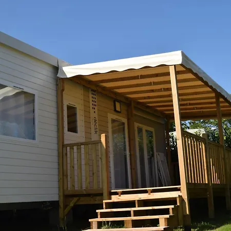 Camping Les Etangs De Plessac 营地 布朗托姆