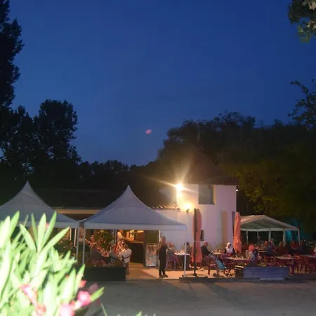营地 Camping Les Etangs De Plessac 布朗托姆